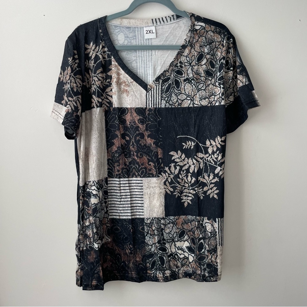 % metallic patterned t shirt NWOT